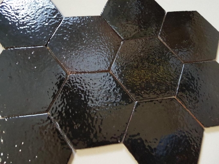 Tomettes hexagones en terre cuite emaillee type zelliges ton noir